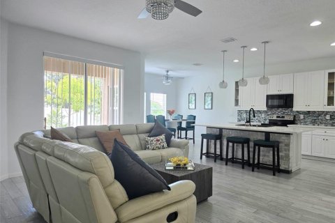 Casa en venta en Davenport, Florida, 4 dormitorios, 164.25 m2 № 2230547 - foto 5