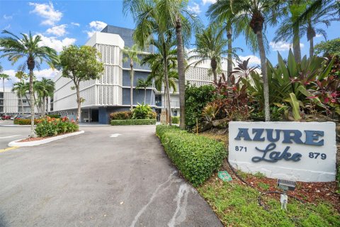 Condo in Miami, Florida, 3 bedrooms  № 1927077 - photo 2