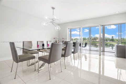 Condo in Miami, Florida, 3 bedrooms  № 1927077 - photo 18