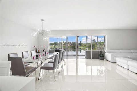 Condo in Miami, Florida, 3 bedrooms  № 1927077 - photo 10