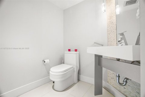 Condo in Miami, Florida, 3 bedrooms  № 1927077 - photo 25