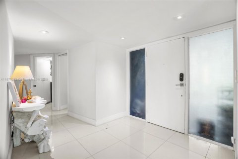 Condo in Miami, Florida, 3 bedrooms  № 1927077 - photo 7