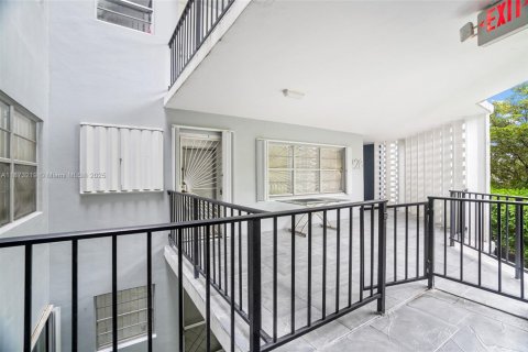 Condo in Miami, Florida, 3 bedrooms  № 1927077 - photo 3