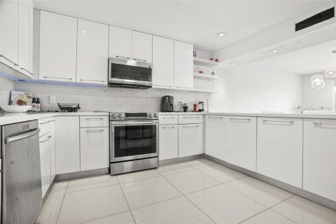 Condo in Miami, Florida, 3 bedrooms  № 1927077 - photo 22