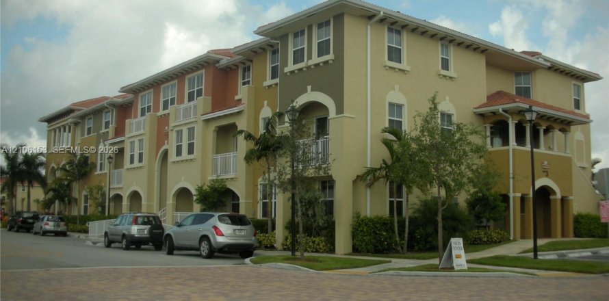 Condo à Doral, Floride, 3 chambres  № 2414820