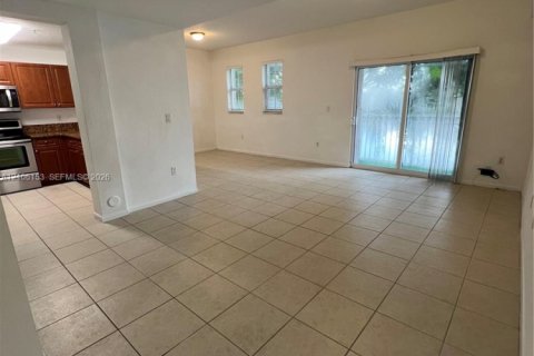 Copropriété à louer à Doral, Floride: 3 chambres, 128.67 m2 № 2414820 - photo 4