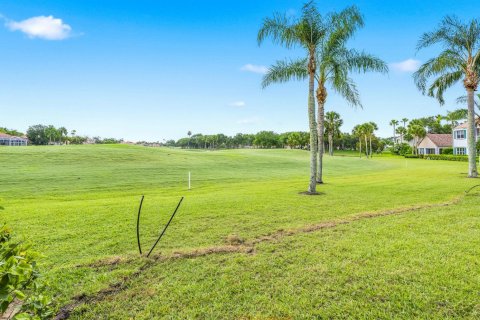 House in Vero Beach, Florida 2 bedrooms, 189.33 sq.m. № 2260706 - photo 24