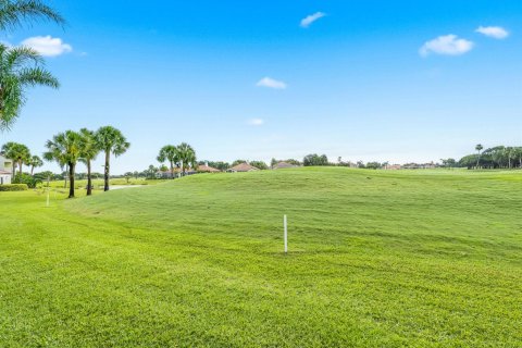 House in Vero Beach, Florida 2 bedrooms, 189.33 sq.m. № 2260706 - photo 25