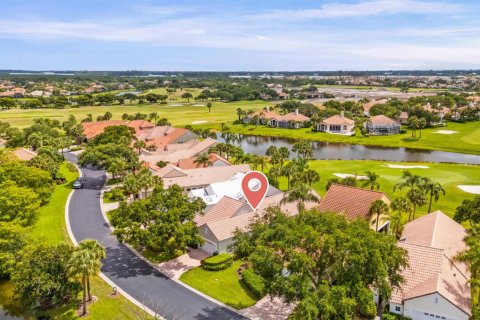 House in Vero Beach, Florida 2 bedrooms, 189.33 sq.m. № 2260706 - photo 2