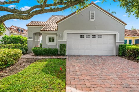 House in Vero Beach, Florida 2 bedrooms, 189.33 sq.m. № 2260706 - photo 3