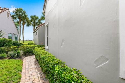 House in Vero Beach, Florida 2 bedrooms, 189.33 sq.m. № 2260706 - photo 27