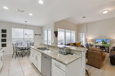 House in Kissimmee, Florida 4 bedrooms, 169.45 sq.m. № 2344997 - photo 11