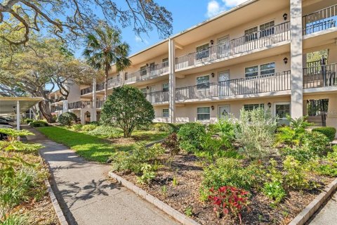 Condo in Dunedin, Florida, 1 bedroom  № 2315274