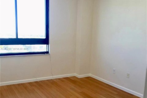 Condo in Miami Beach, Florida, 2 bedrooms  № 2008744 - photo 8