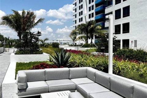 Condo in Miami Beach, Florida, 2 bedrooms  № 2008744 - photo 13