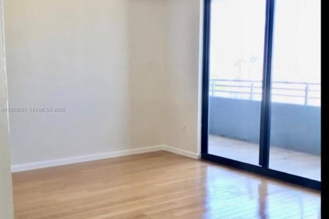 Condo in Miami Beach, Florida, 2 bedrooms  № 2008744 - photo 4