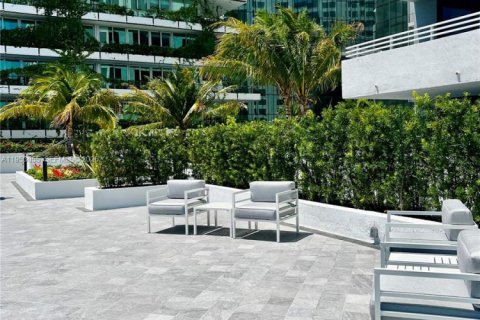 Condo in Miami Beach, Florida, 2 bedrooms  № 2008744 - photo 12