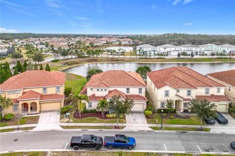 House in Davenport, Florida 9 bedrooms, 426.79 sq.m. № 1554892 - photo 5