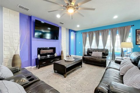 House in Davenport, Florida 9 bedrooms, 426.79 sq.m. № 1554892 - photo 9