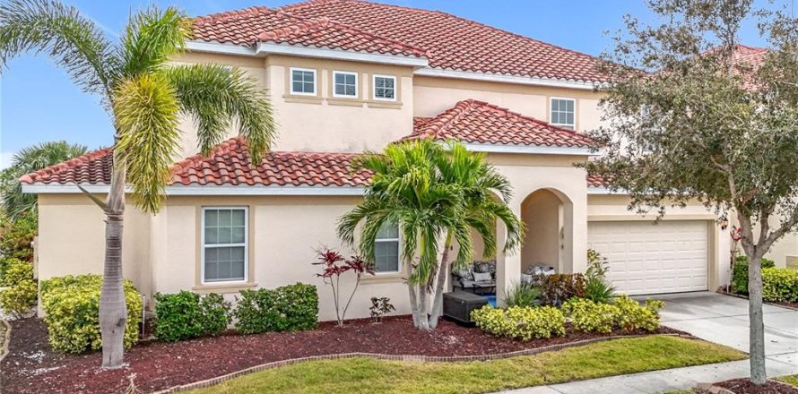 House in Davenport, Florida 9 bedrooms, 426.79 sq.m. № 1554892