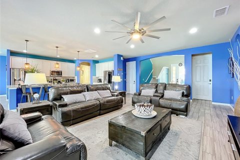 House in Davenport, Florida 9 bedrooms, 426.79 sq.m. № 1554892 - photo 10