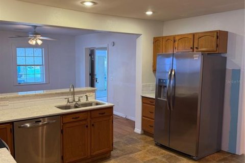 House in Tarpon Springs, Florida 3 bedrooms, 165.46 sq.m. № 2238140 - photo 8