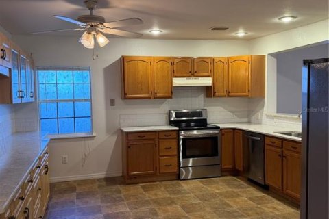 House in Tarpon Springs, Florida 3 bedrooms, 165.46 sq.m. № 2238140 - photo 7