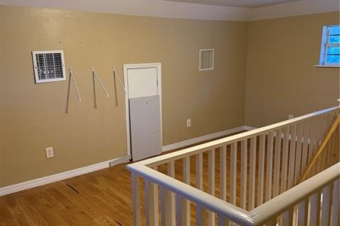 House in Tarpon Springs, Florida 3 bedrooms, 165.46 sq.m. № 2238140 - photo 21