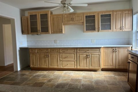 House in Tarpon Springs, Florida 3 bedrooms, 165.46 sq.m. № 2238140 - photo 9