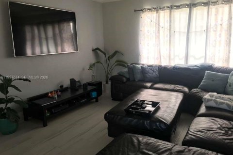 Villa ou maison à louer à Miami, Floride: 3 chambres, 120.4 m2 № 1995554 - photo 13