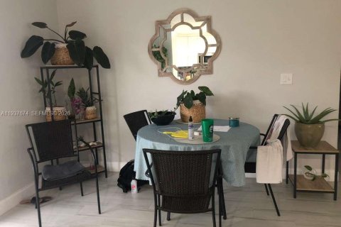 Villa ou maison à louer à Miami, Floride: 3 chambres, 120.4 m2 № 1995554 - photo 8