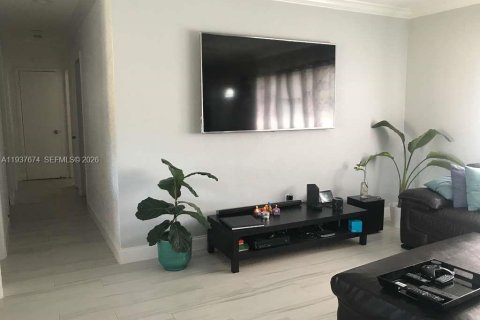 Villa ou maison à louer à Miami, Floride: 3 chambres, 120.4 m2 № 1995554 - photo 5