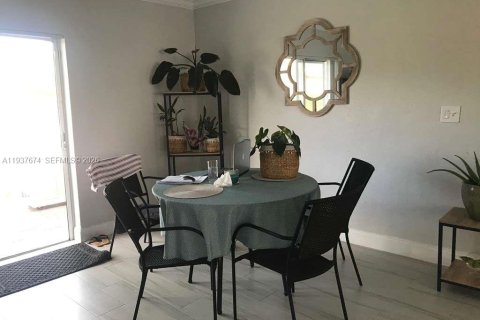 Villa ou maison à louer à Miami, Floride: 3 chambres, 120.4 m2 № 1995554 - photo 9