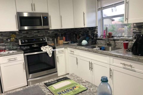 Villa ou maison à louer à Miami, Floride: 3 chambres, 120.4 m2 № 1995554 - photo 6