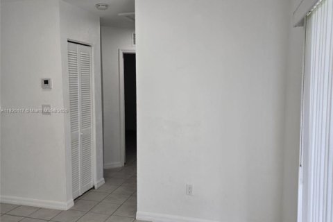 Снять в аренду виллу или дом в Катлер-Бей, Флорида 3 спальни, 213.68м2, № 1777836 - фото 15