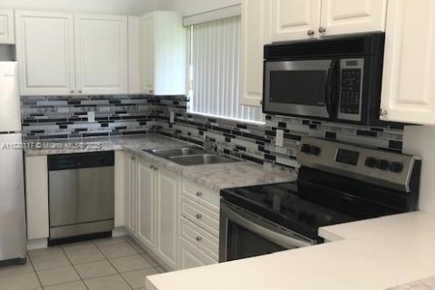 Снять в аренду виллу или дом в Катлер-Бей, Флорида 3 спальни, 213.68м2, № 1777836 - фото 3