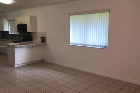 Снять в аренду виллу или дом в Катлер-Бей, Флорида 3 спальни, 213.68м2, № 1777836 - фото 4