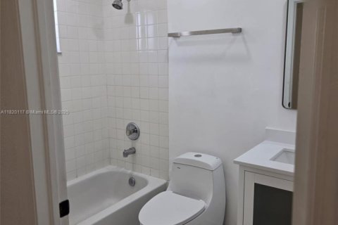 Снять в аренду виллу или дом в Катлер-Бей, Флорида 3 спальни, 213.68м2, № 1777836 - фото 12