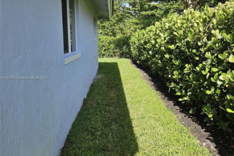 Снять в аренду виллу или дом в Катлер-Бей, Флорида 3 спальни, 213.68м2, № 1777836 - фото 30