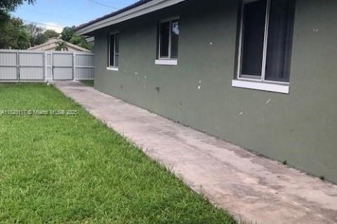 Снять в аренду виллу или дом в Катлер-Бей, Флорида 3 спальни, 213.68м2, № 1777836 - фото 6