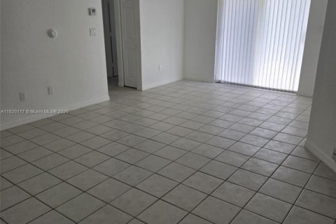 Снять в аренду виллу или дом в Катлер-Бей, Флорида 3 спальни, 213.68м2, № 1777836 - фото 17