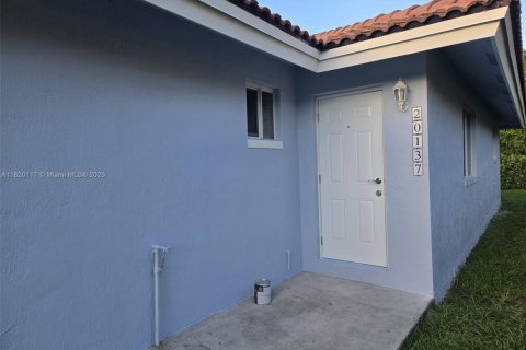 Снять в аренду виллу или дом в Катлер-Бей, Флорида 3 спальни, 213.68м2, № 1777836 - фото 21