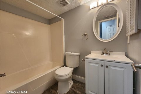 Condo in Brandon, Florida, 2 bedrooms  № 2220007 - photo 13