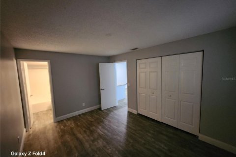 Condo in Brandon, Florida, 2 bedrooms  № 2220007 - photo 15