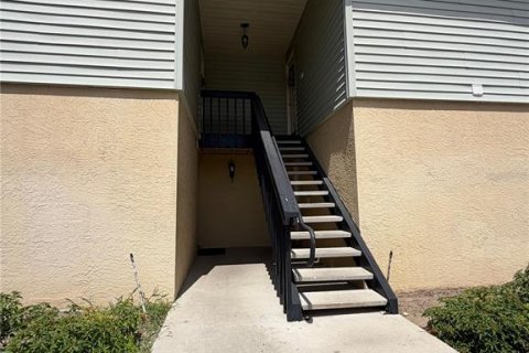 Condo in Brandon, Florida, 2 bedrooms  № 2220007 - photo 3