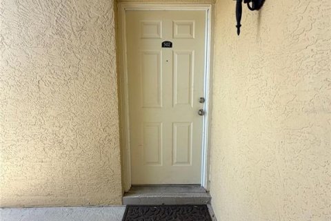 Condo in Brandon, Florida, 2 bedrooms  № 2220007 - photo 4
