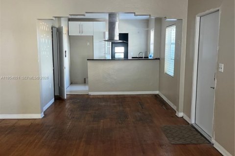 Casa en alquiler en Miami Beach, Florida, 2 dormitorios, 100.15 m2 № 2153305 - foto 15