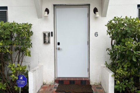 Casa en alquiler en Miami Beach, Florida, 2 dormitorios, 100.15 m2 № 2153305 - foto 13