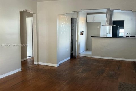 Casa en alquiler en Miami Beach, Florida, 2 dormitorios, 100.15 m2 № 2153305 - foto 16