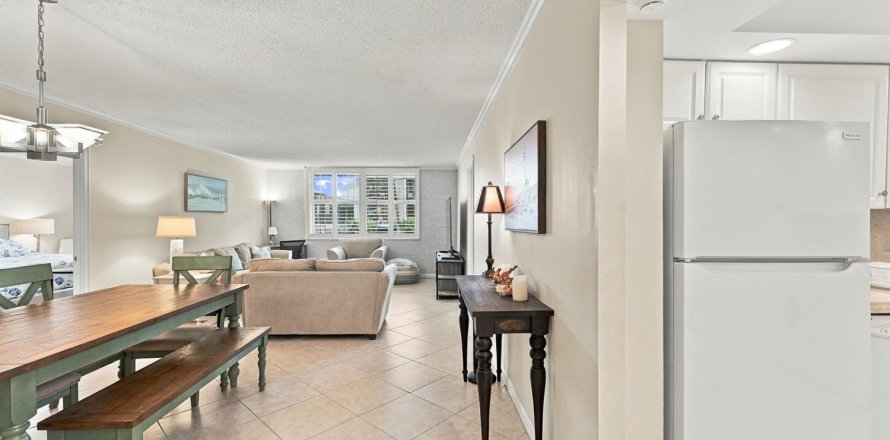 Condo in Lauderdale-by-the-Sea, Florida, 2 bedrooms № 2412808